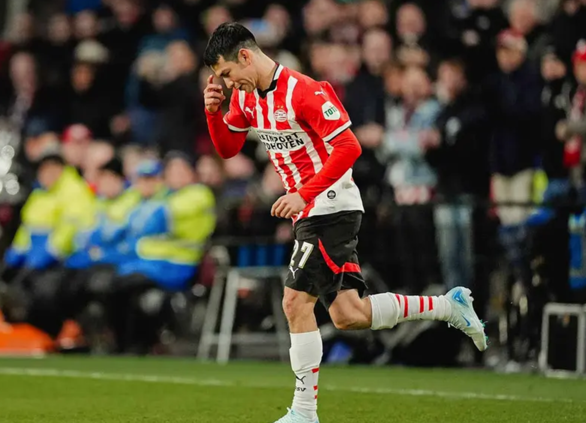 ‘Chucky’ Lozano se despide de Europa con goleada ante Santi Giménez